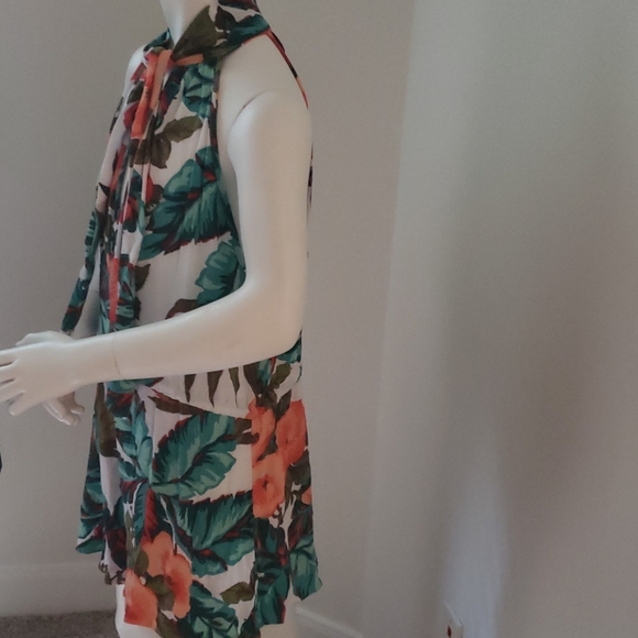 Flowered pattern romper - Picture 2 of 3